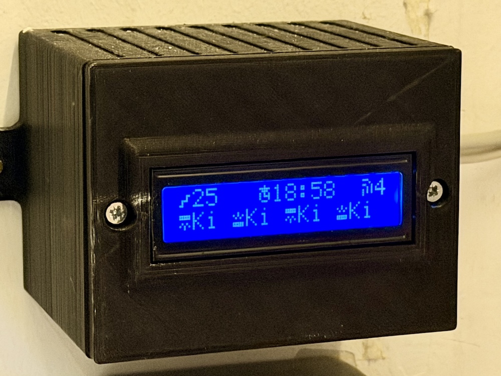 Egyedi mikrokontrolleres vezérlőegység LCD kijelzővel